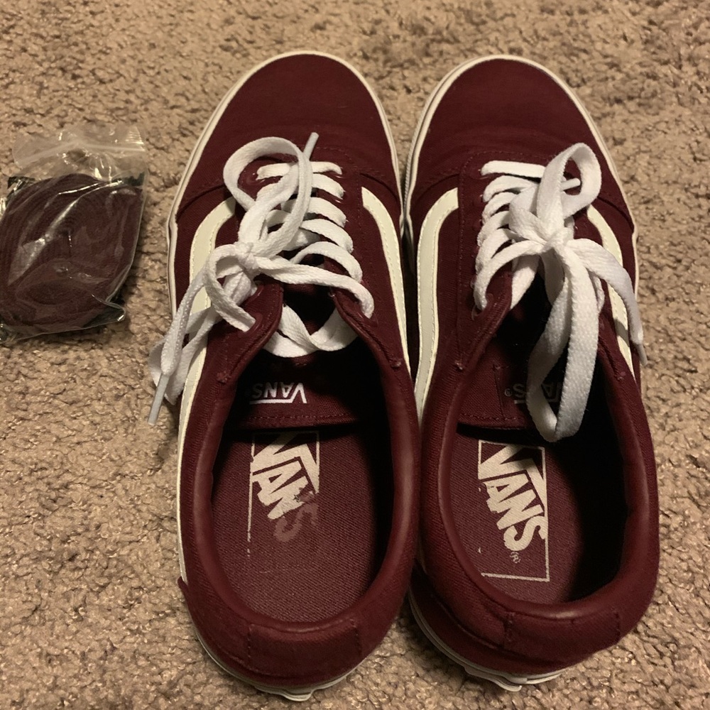 Women’s burgundy vans tennis shoes